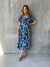 Load image into Gallery viewer, Lulu Tie Front Blue Multi Geo Print Midi Dress