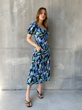 Load image into Gallery viewer, Lulu Tie Front Blue Multi Geo Print Midi Dress