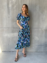 Load image into Gallery viewer, Lulu Tie Front Blue Multi Geo Print Midi Dress