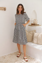 Load image into Gallery viewer, Thea White/Black Spot Print Pocketed Smock