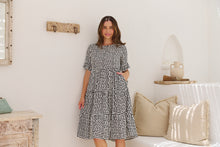 Load image into Gallery viewer, Thea White/Black Spot Print Pocketed Smock