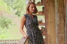 Load image into Gallery viewer, Alma Black/Cream Zip Front Dress