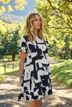 Load image into Gallery viewer, Aviana Black/Cream Print Smock Dress