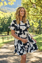 Load image into Gallery viewer, Aviana Black/Cream Print Smock Dress