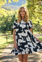 Load image into Gallery viewer, Aviana Black/Cream Print Smock Dress