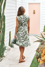 Load image into Gallery viewer, Maggie Green/white Bold Floral Midi Dress