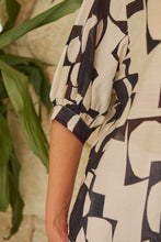 Load image into Gallery viewer, Leia Black/Cream Print Button Up 3/4 Sleeve Shirt