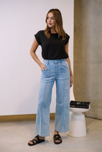 Load image into Gallery viewer, Light Wash Square Pocket Denim Wide Leg Mum Jeans