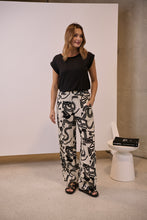 Load image into Gallery viewer, Jazzlyn Black/White Print Wide Leg Pant