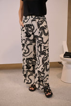 Load image into Gallery viewer, Jazzlyn Black/White Print Wide Leg Pant