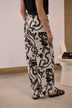 Load image into Gallery viewer, Jazzlyn Black/White Print Wide Leg Pant