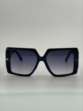 Load image into Gallery viewer, Courtz Black Sunglasses
