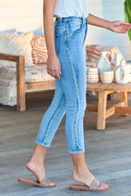 Load image into Gallery viewer, Eva Light Wash Denim Jeans