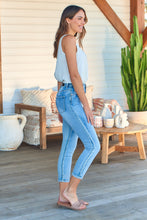 Load image into Gallery viewer, Eva Light Wash Denim Jeans
