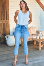 Load image into Gallery viewer, Eva Light Wash Denim Jeans
