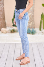 Load image into Gallery viewer, Virgo Washed Blue Denim Torn Knee Jeans